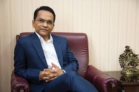 गभर्नर पौडेल र पूर्वगभर्नर अधिकारीको जलेको घरमा सरसफाइ सुरु